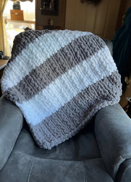 Gray with Sparkling White Cozy Blanket